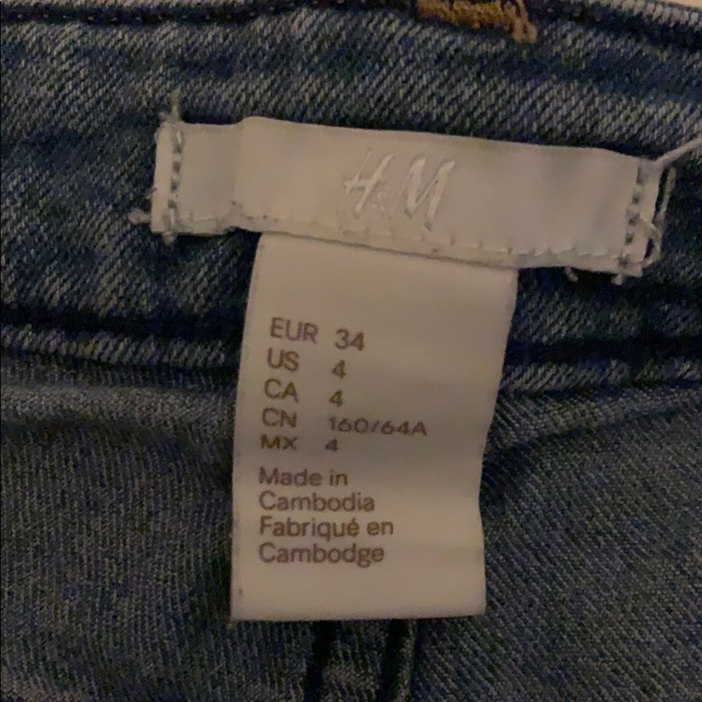Shorts - Picture 3 of 3